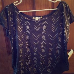 Threads 4 Thought M Grey w/white chevron shirt